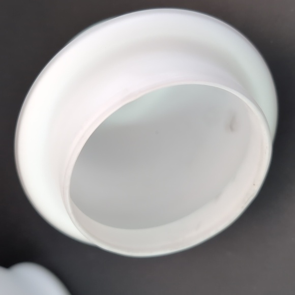 Vintage Frosted White Satin Oriental Ginger Jar with Lid. - Picture 7 of 11